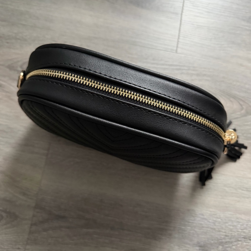 *SOLD* Elegant Black Quilted Crossbody Bag - Picture 8 of 8